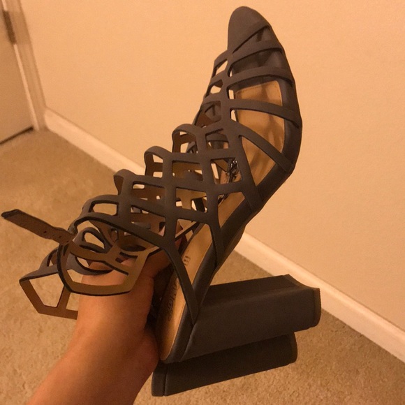 Gray heels sandal - Picture 2 of 4